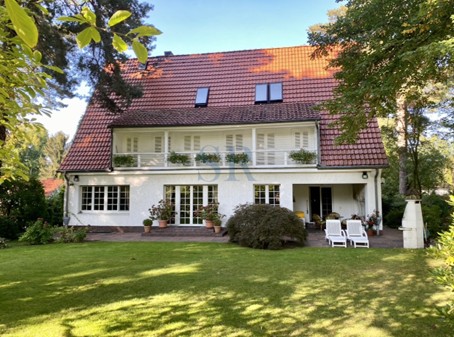 Hochwertige Villa mit traumhaftem, idyllischem Garten